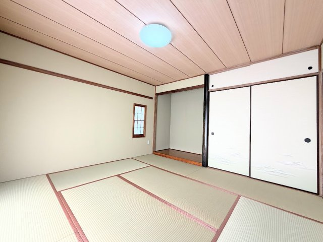 ◆気持ちの良い風が室内へ入り込む居室。家具を配置しても広々ご利用いただけます！！
