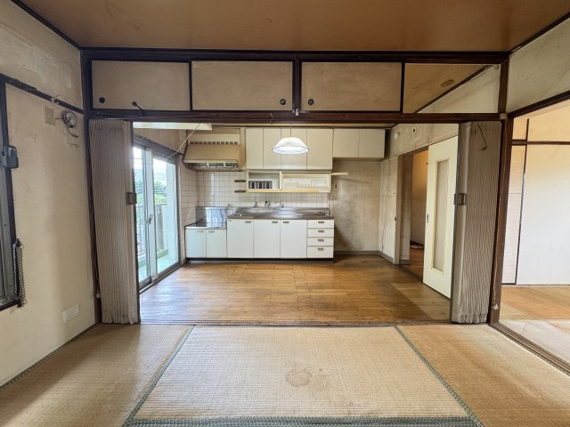 陽当り良好な南向きのダイニングです♪