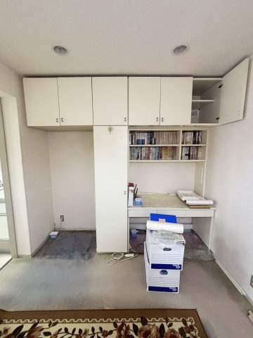 LDKにも収納棚ございます
