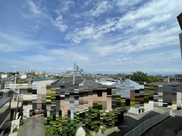 バルコニーからの目線に建物が被らず、眺望良好。