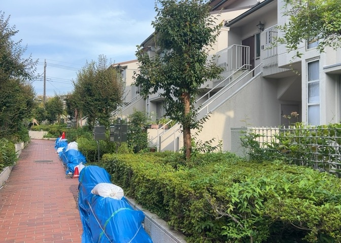 外観はマンション管理がされているかの目安になります。築年数が古いと、壁面は劣化してひび割れが生じることも！建物が古びていても細かいところが修繕されていると、きちんと管理されているなぁと感じるでしょう。