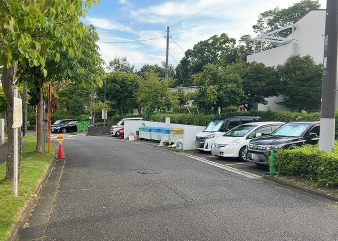 マンションの駐輪場は、事前に空きがあるか確認を取ると安心です。せっかく入居したのに駐輪スペースがない！なんてことになったら大変ですよね。そこで、内見時や購入前にはまず事前に確認しておくと良いでしょう。