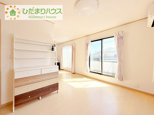 窓が多く、明るい空間を演出してくれます(*^^*)