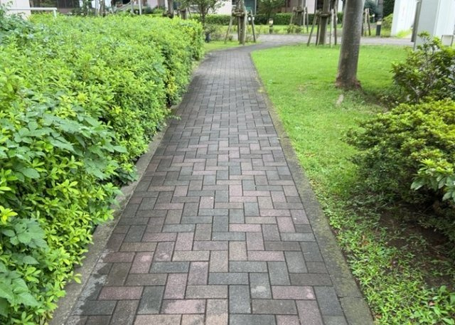 共用部分は、一棟の建物に住む区分所有者全員が共同で所有するとし、共用部分の管理、補修などは、区分所有者で形成される管理組合が行います。個人の判断で勝手に変更することはできませんので覚えておきましょう。