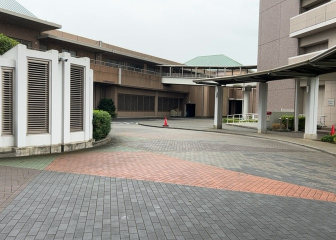 共用部分は、一棟の建物に住む区分所有者全員が共同で所有するとし、共用部分の管理、補修などは、区分所有者で形成される管理組合が行います。個人の判断で勝手に変更することはできませんので覚えておきましょう。