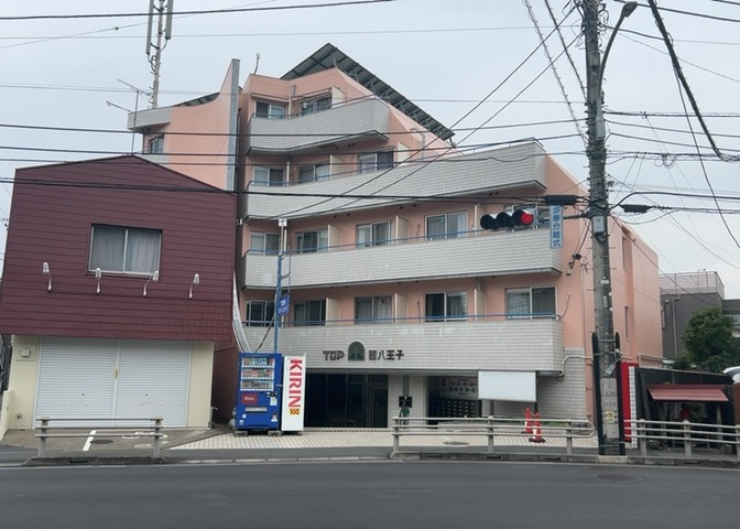 隣家の土地はどうなっているのか、生活利便施設が近くにあるのか、学校まで近いかなど、お客様のライフスタイルにあわせたイメージが重要です。また、近くにあると困る施設が近くにないかも確認するといいでしょう。