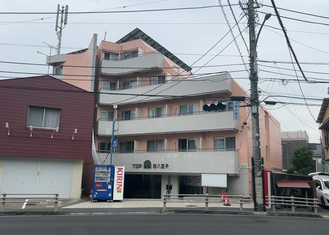 眺望の良さを楽しめるダイニングキッチンで家族団らんの時間を過ごしてはいかがでしょうか。バルコニーから見える景色を家族で眺める時間は、時間が経つのを忘れてしまいそうですね。是非、現地を見に行きましょう！