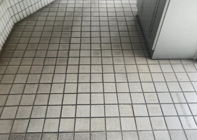 共用部分は、一棟の建物に住む区分所有者全員が共同で所有するとし、共用部分の管理、補修などは、区分所有者で形成される管理組合が行います。個人の判断で勝手に変更することはできませんので覚えておきましょう。