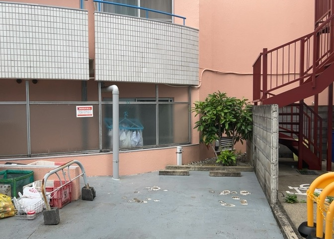 マンションの駐輪場は、事前に空きがあるか確認を取ると安心です。せっかく入居したのに駐輪スペースがない！なんてことになったら大変ですよね。そこで、内見時や購入前にはまず事前に確認しておくと良いでしょう。