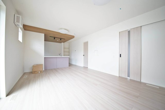 南向きの明るいリビングで素敵な休日をお過ごしください