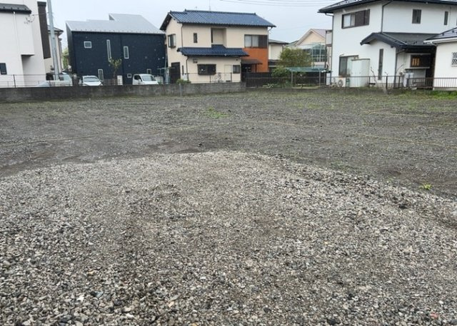土地を買う際、住む地域の自治体や福祉の補助制度にも注目してみましょう。子供や老人の医療補助やゴミ出しのルールなど、自治体によってルールに大きな違いがあるため、暮らしやすい土地で判断するとよいでしょう。