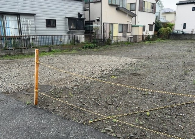 隣家の土地はどうなっているのか、生活利便施設が近くにあるのか、学校まで近いかなど、お客様のライフスタイルにあわせたイメージが重要です。また、近くにあると困る施設が近くにないかも確認するといいでしょう。