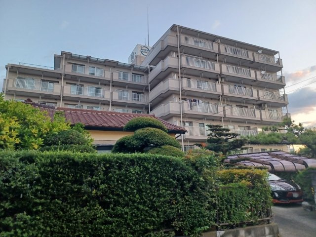 隣家の土地はどうなっているのか、生活利便施設が近くにあるのか、学校まで近いかなど、お客様のライフスタイルにあわせたイメージが重要です。また、近くにあると困る施設が近くにないかも確認するといいでしょう。