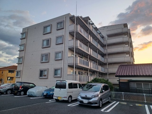 景色重視でお家選ぶをするとスーパーが遠い！学校が遠い！など生活をするうえで利便性で困ることもあります。まず一度現地を見学する際に、周辺の施設などがあるかを確認し、暮らし始めた後のことを想像しましょう。