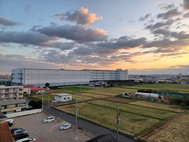 景色重視でお家選ぶをするとスーパーが遠い！学校が遠い！など生活をするうえで利便性で困ることもあります。まず一度現地を見学する際に、周辺の施設などがあるかを確認し、暮らし始めた後のことを想像しましょう。