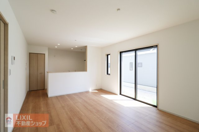 【リビングダイニング】現地完成写真。家族で過ごせるくつろぎの空間