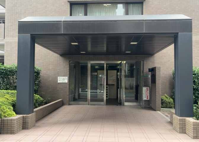 マンションのエントランスには、もともと風よけや防犯の役割がありますが、マンションによって宅配ボックスなどの設備が備わっている所もあります。日々の生活をイメージしながら生活しやすさをチェックしましょう。