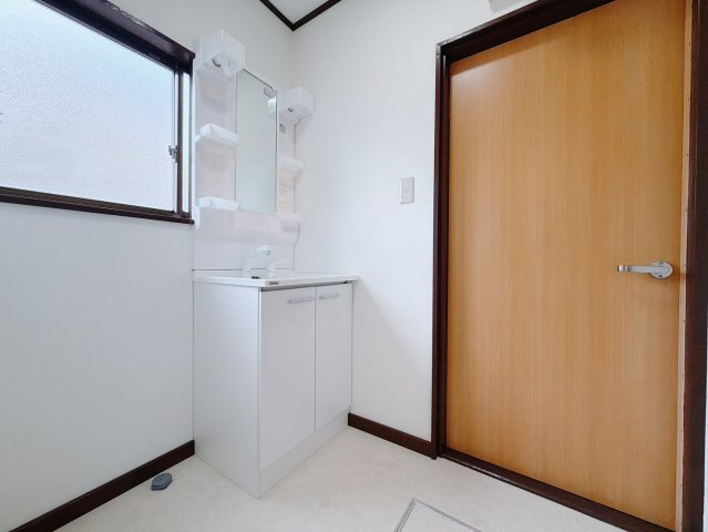 ■洗面室｜大きな鏡と使いやすさがいっぱいの洗面化粧台。お手入れ簡単でいつもキレイに(*^^*)