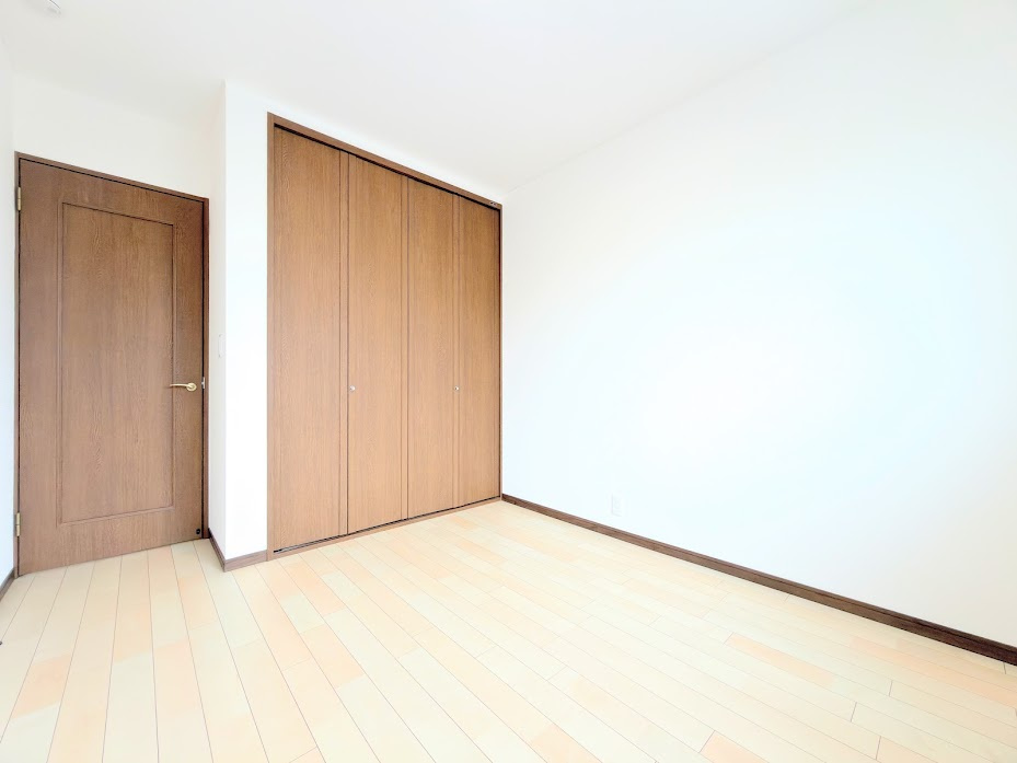 ◆気持ちの良い風が室内へ入り込む居室。家具を配置しても広々ご利用いただけます！！
