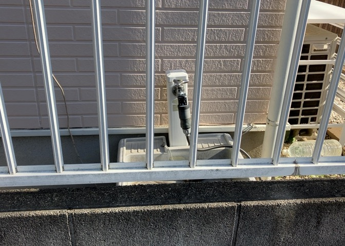 敷地内に散水栓や立水栓があると便利です。水道水を直接利用できるため、水を運ぶ手間を省くことが出来ます。大量の水を必要とする洗車作業や清掃などに役立ちます。その他設備とあわせて、現地でご確認ください。