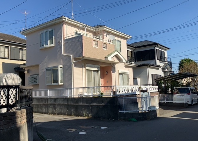 東側道路の場合は居室を南向きに設計しやすいため、朝日が入りやすいというメリットがあります。一方、西側道路も東側同様に居室を南向きに設計しやすいのですが、住宅地だと朝日が入りにくいという弱点があります。