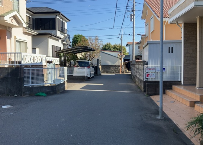 桜や紅葉の名所に出かける人は多いと思いますが、家にいながら季節の移ろいを感じる生活を送りませんか？リビングや窓から見える景色が生活を彩るワンポイントに！現地から見える景色を堪能してみては如何でしょう。