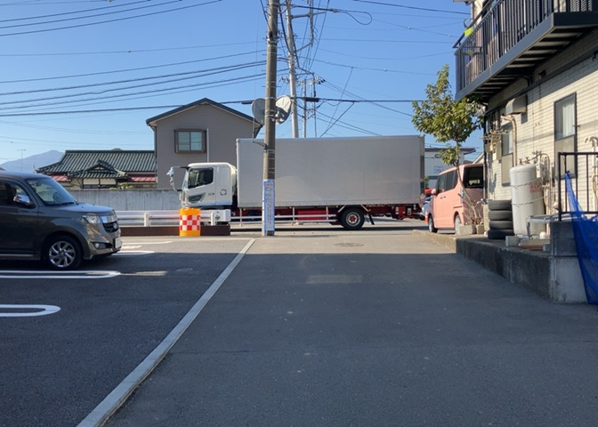 眺望を気にして物件を探す場合、前面に建物が建っていないか現地で確認しましょう！前面に建物があると景色はもちろん、日当たりや風通しにも影響が出てきます。住んだ時のことを想像しながら現地見学をしましょう。