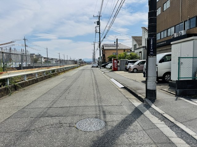 ～南東側8ｍ道路に面しています～