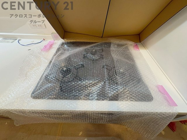 多数の調理器具を同時に使用でき、料理の効率化が可能。省エネで節約になり、様々な料理スタイルに適応できます。また、火力調整が独立しており、手入れや掃除もしやすく、今よりもっとお料理が楽しくなるかも。　