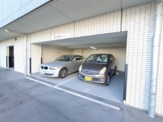【駐車場】