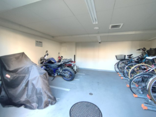 【バイク置き場】