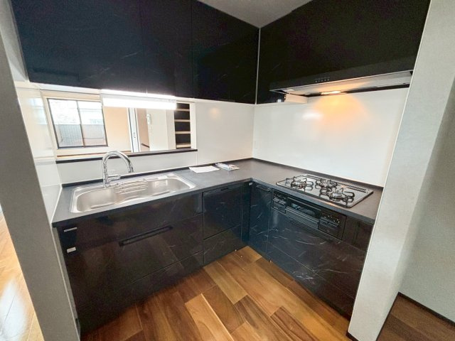 ビルトイン食洗機・浄水器付きのシステムキッチン