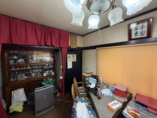 お気に入りの食器を並べて、食事の時間を楽しむダイニング