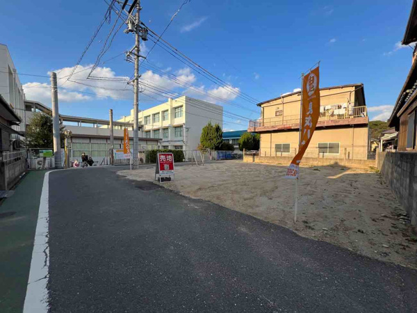 【浅川日の峯二丁目（3期）の前面道路含む現地写真】