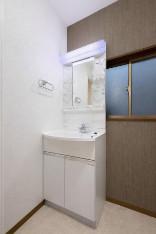 ◆ご家族の1日が始まり、1日が終わりを締めくくる洗面空間。洗濯機を配置しても十分なスペースを確保した設計となっております。
