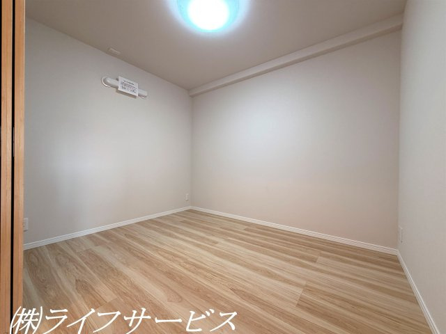 中部屋洋室4.6帖／クローゼット有！うれしいエアコン先行配管済！