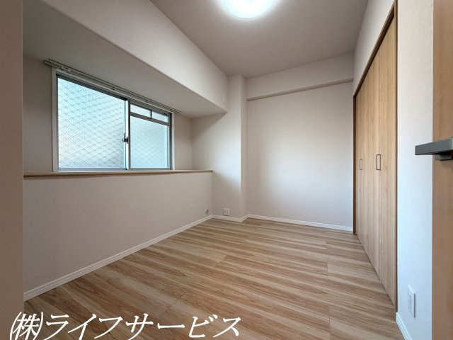 玄関側洋室4.4帖／クローゼット有