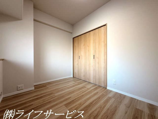 玄関側洋室4.4帖／クローゼット有
