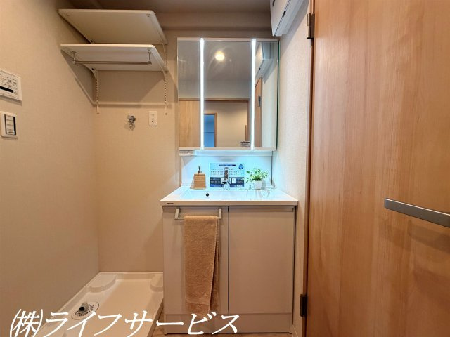 三面鏡シャワー付洗面化粧台