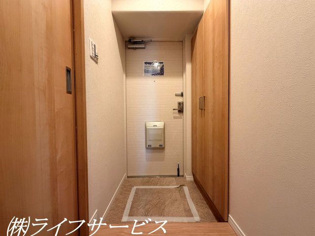 玄関／天井高のシューズボックス有