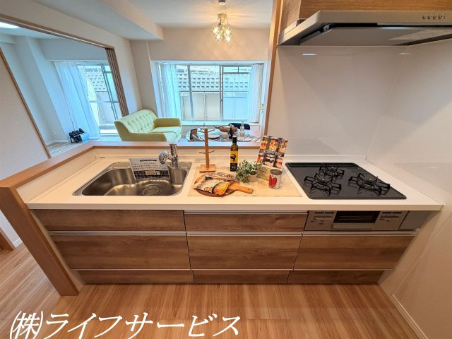 システムキッチン／浄水器付、3口ガスコンロのオープンキッチン！