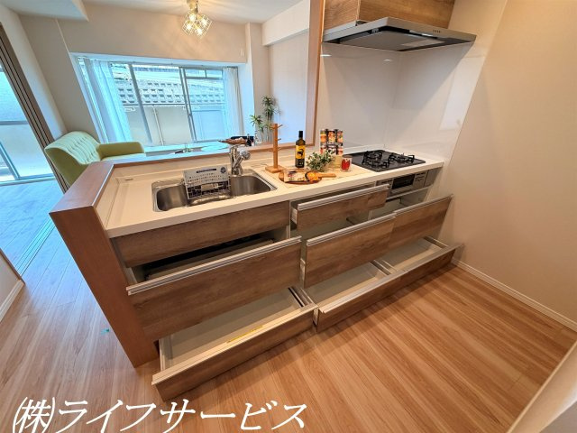 システムキッチン／スライド式収納