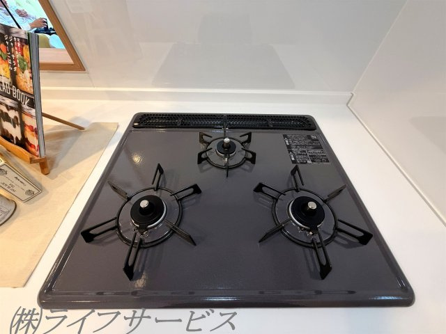 キッチン3口ガスコンロでお料理楽々！