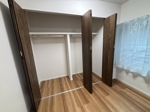 東側洋室収納