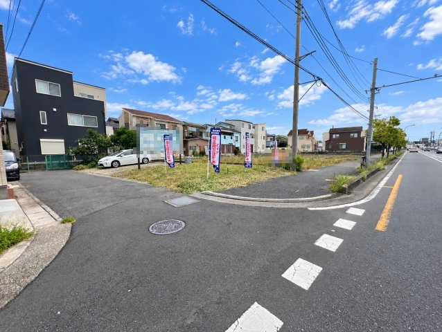 開放感あふれる西角地！産業道路沿いなので多種多様な用途でお使いいただけます！商業施設充実の住環境！