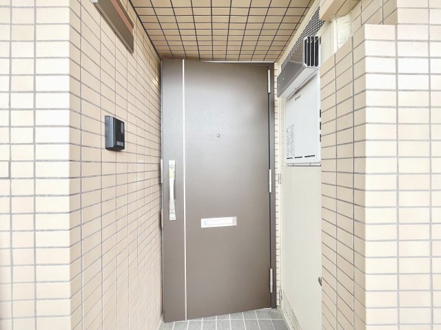 毎日通る玄関はこちらです