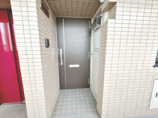 毎日通る玄関はこちらです