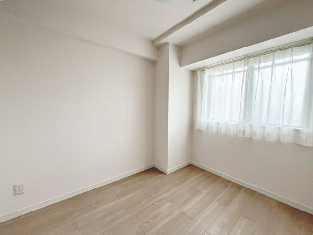 使い勝手のいい洋室です