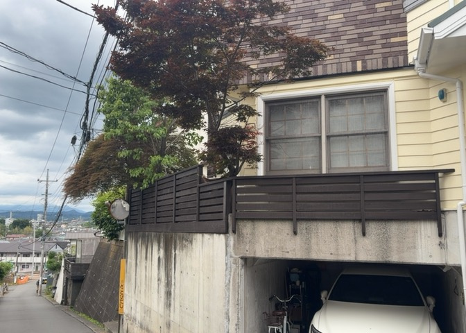 敷地内に散水栓や立水栓があると便利です。水道水を直接利用できるため、水を運ぶ手間を省くことが出来ます。大量の水を必要とする洗車作業や清掃などに役立ちます。その他設備とあわせて、現地でご確認ください。
