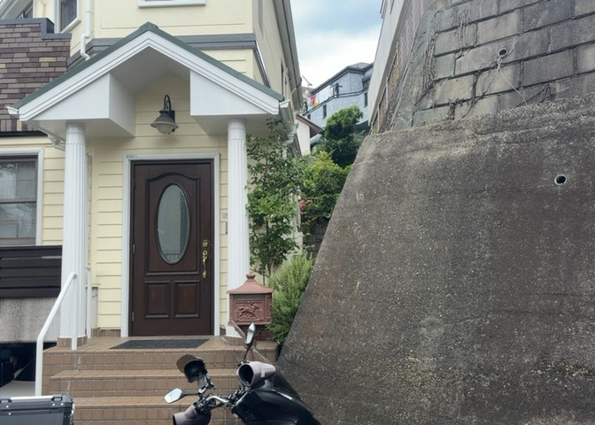 省エネ給湯器とは従来型の給湯器より熱効率が高く、少ない燃料でたくさんのお湯を沸かすことが出来る高効率な給湯器のことを指します。また、省エネ給湯器には種類があり、利便性や効果なども様々です。